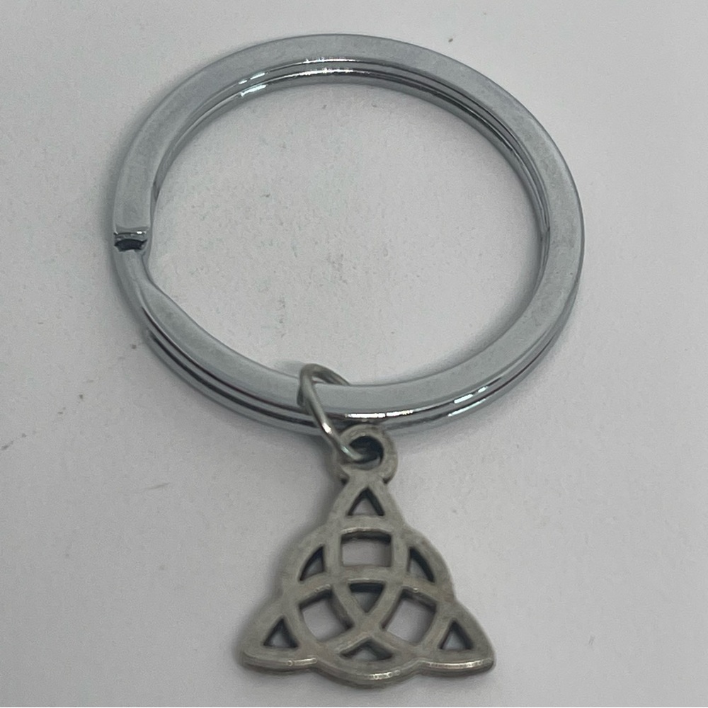 Triquetra “Charmed” keychain - Picture 5 of 5